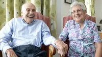 Tidak ada kata terlambat untuk menemukan cinta sejati. Pasangan tertua ini menikah di usia 103 tahun dan 91 tahun.