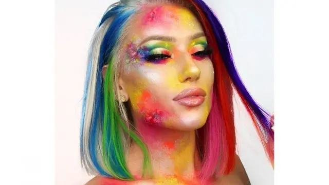 Beauty Influencer yang Terkenal Punya Skill Makeup Unik