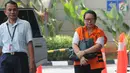 Direktur PT Wisata Bahagia, Liliana Hidayat (kanan) saat tiba di Gedung KPK, Jakarta, Senin (8/7/2019). Liliana Hidayat diduga melakukan penyuapan terkait penanganan perkara penyalahgunaan izin tinggal warga negara asing (WNA) di lingkungan Kantor Imigrasi Mataram. (merdeka.com/Dwi Narwoko)