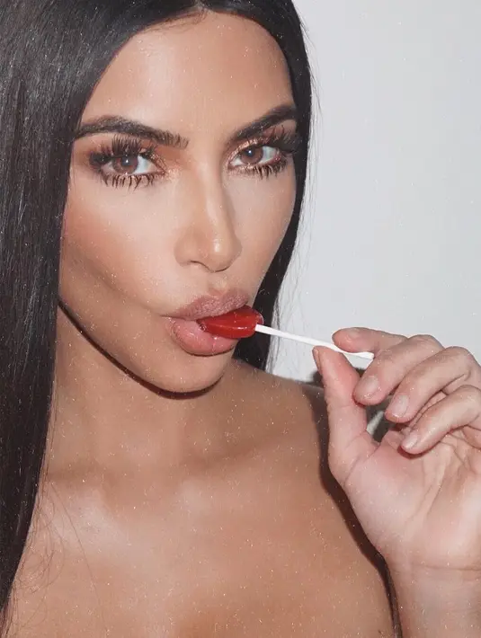 Kim pun dibully di Instagram an Twitternya karena mempromosikan produk penurun berat badan. (instagram/kimkardashian)