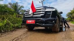 Jokowi tampak tiba di Jalan Gunting Saga dengan menggunakan mobil kepresidenan berpelat nomor Indonesia-1. Mobil Jokowi melaju dengan pelan-pelan. (FOTO: Dok. Agus Suparto/Biro Pers Kepresidenan)