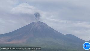 Gunung Semeru di Lumajang kembali erupsi pada Kamis pagi (11/12/2025), pukul 06.41 WIB. (Liputan6.com/ Dok PVMBG)