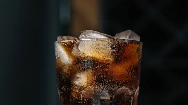 Ilustrasi soft drink, minuman berkabonasi