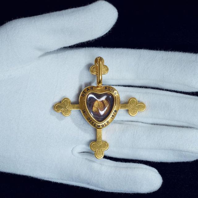 Koleksi Perhiasan Kedukaan Milik Ratu Victoria Bakal Dilelang, Harganya Diperkirakan Hanya Rp50 Juta