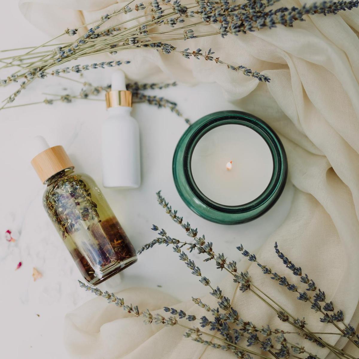 Ilustrasi Minyak Esensial Lavender (©Pexels)