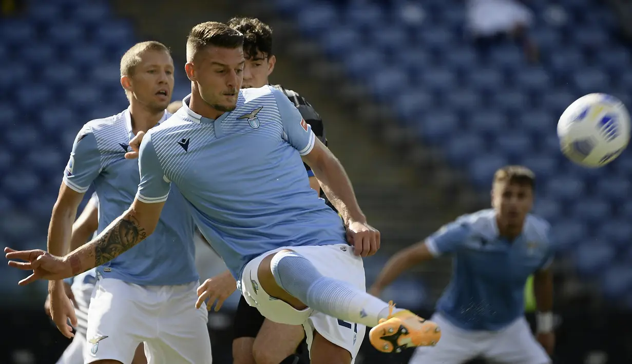 Sergej Milinkovic-Savic. Didatangkan dari KRC Genk pada awal musim 2015/2016 dan hingga kini masih memperkuat Lazio. Selama total 6 musim telah bermain sebanyak 239 penampilan dan mencetak 45 gol. (AFP/Filippo Monteforte)