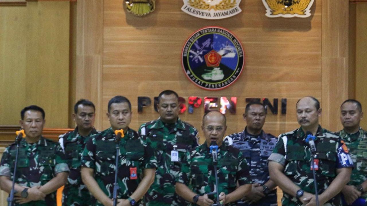 Komandan Puspom (Danpuspom) TNI Marsekal Muda (Marsda) R Agung Handoko buka suara terkait penetapan Kepala Basarnas Marsekal Madya Henri Alfiandi sebagai tersangka kasus suap oleh Komisi Pemberantasan Korupsi (KPK). Henri diduga menerima suap sebesar Rp88