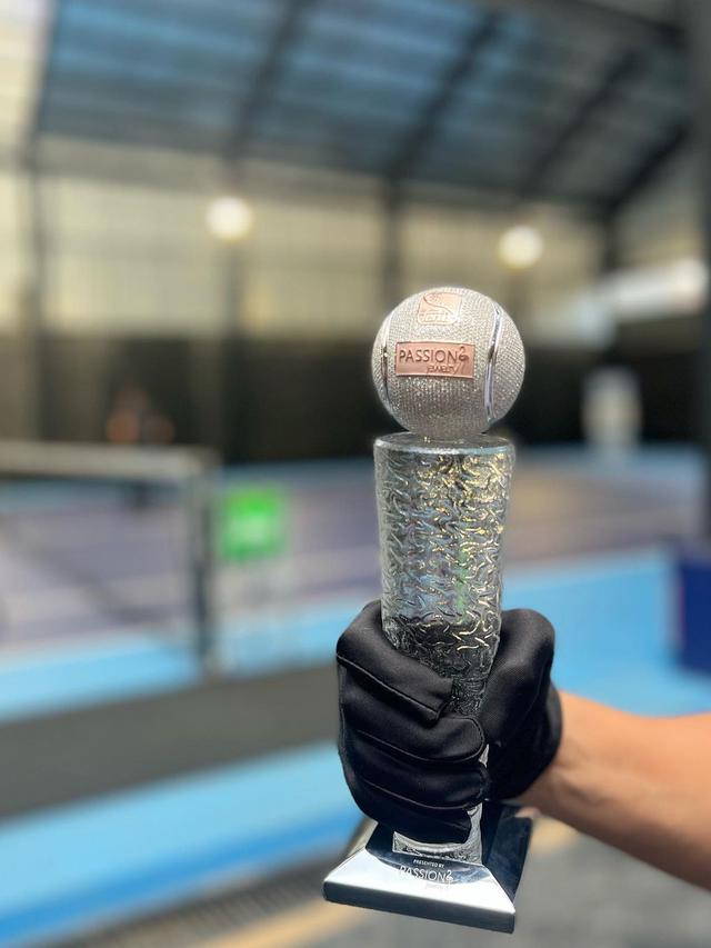 Tangkapan layar akun instagram @raffinagita1717 mengenai Piala gelaran Lagi-lagi Tenis yang dibuat oleh @passionjewelry.