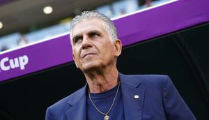 Pelatih Timnas&nbsp;Iran, Carlos Queiroz saat&nbsp;pertandingan Grup B Piala Dunia 2022 melawan Timnas Wales yang berlangsung di Ahmad Bin Ali Stadium, Qatar, Jumat (25/11/2022). (AP Photo/Pavel Golovkin)