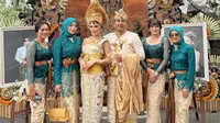 5 Pesona Citra Kirana Pakai Kebaya Brokat Hijau Toska di Nikahan Sahabat Artis