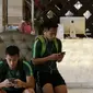 Pemain Timnas Indonesia, Hansamu Yama dan Andik Vermansah, saat berada di Hotel Al Meroz, Bangkok, Kamis, (15/11). Hotel bernuansa Islami itu menjadi tempat penginapan Indonesia jelang laga Piala AFF 2018 melawan Thailand. (Bola.com/M. Iqbal Ichsan)