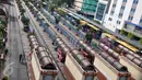 Suasana terminal bus Blok M yang tampak sepi dari bus Metromini, Jakarta, Sabtu (19/12). Sejumlah sopir angkutan umum berwarna oranye tersebut memilih libur, lantaran khawatir terkena razia Dishubtrans DKI Jakarta. (Liputan6.com/Johan Tallo)