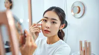 fungsi concealer ©Ilustrasi dibuat AI