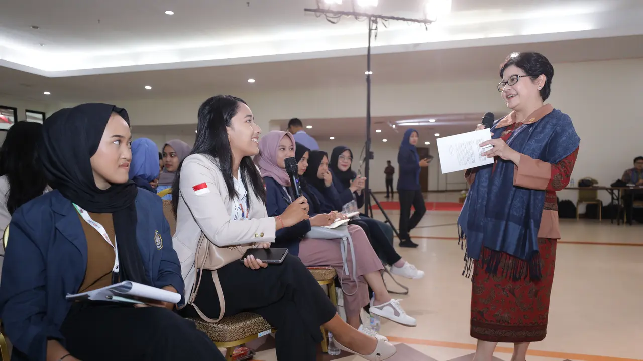 Ketua Dewan Audit OJK Sophia Wattimena pada Kuliah Umum di Politeknik Negeri Batam, Kepulauan Riau, Selasa (29/8/2023).