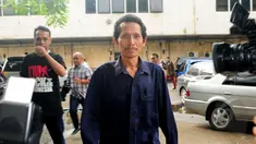 Polda Metro Jaya melakukan pemeriksaan kepada 7 saksi terkait kasus dugaan korupsi pengadaan UPS pada APBD 2014 DKI Jakarta, Senin (9/3/2015). Tampak salah satu saksi berjalan menuju ruang pemeriksaan (Liputan6.com/Yoppy Renato) 
