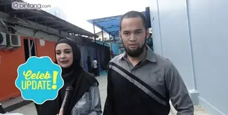 Meskipun harus mengurus anak, Shireen Sungkar sangat berusaha untuk menyelesaikan kuliahnya. Sang suami, Teuku Wisnu pun membantu Shireen untuk ikut mengurus anaknya.