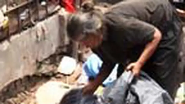 Mak Yati Sang Pemulung Dermawan