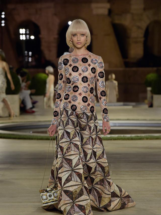 Roma Menjadi Tema Utama dari Koleksi Fendi Couture 2019-2020