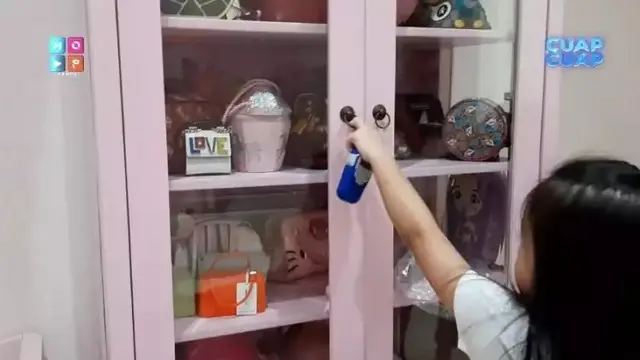 Potret kamar tidur Thalia dan Thania anak Sarwendah dan Ruben Onsu (Sumber: YouTube/ MOP Channel)