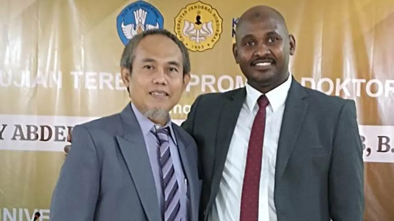 Mahasiswa asal Sudan, Afrika, Modawy Abdelgader Elbasheer Altayb menjadi lulusan ketiga Program Doktor Ilmu Peternakan Fapet Unsoed, Purwokerto