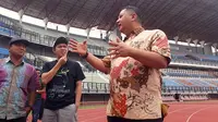 Stadion Gelora Bung Tomo Ditinjau Wawali Surabaya, Wisnu Sakti Buana, Jumat (4/1/2019). (Bola.com/Aditya Wany)