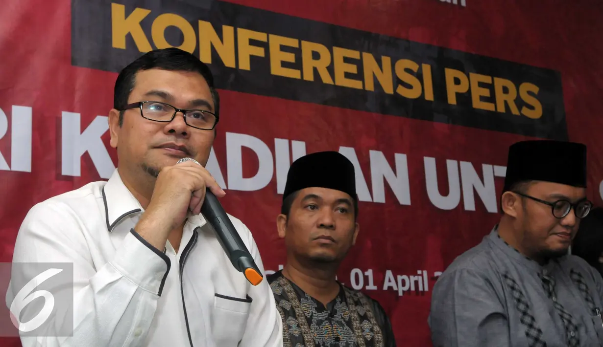 Anggota Komnas HAM Manager Nasution saat jumpa pers pers 'Mencari Keadilan untuk Suratmi' di kantor PP Muhammadiyah, Jakarta (1/3). Hadir berbagai pihak seperti Komnas HAM, LBH Jakarta, PSHK, KontraS, ICW dan lainnya. (Liputan6.com/Helmi Afandi)