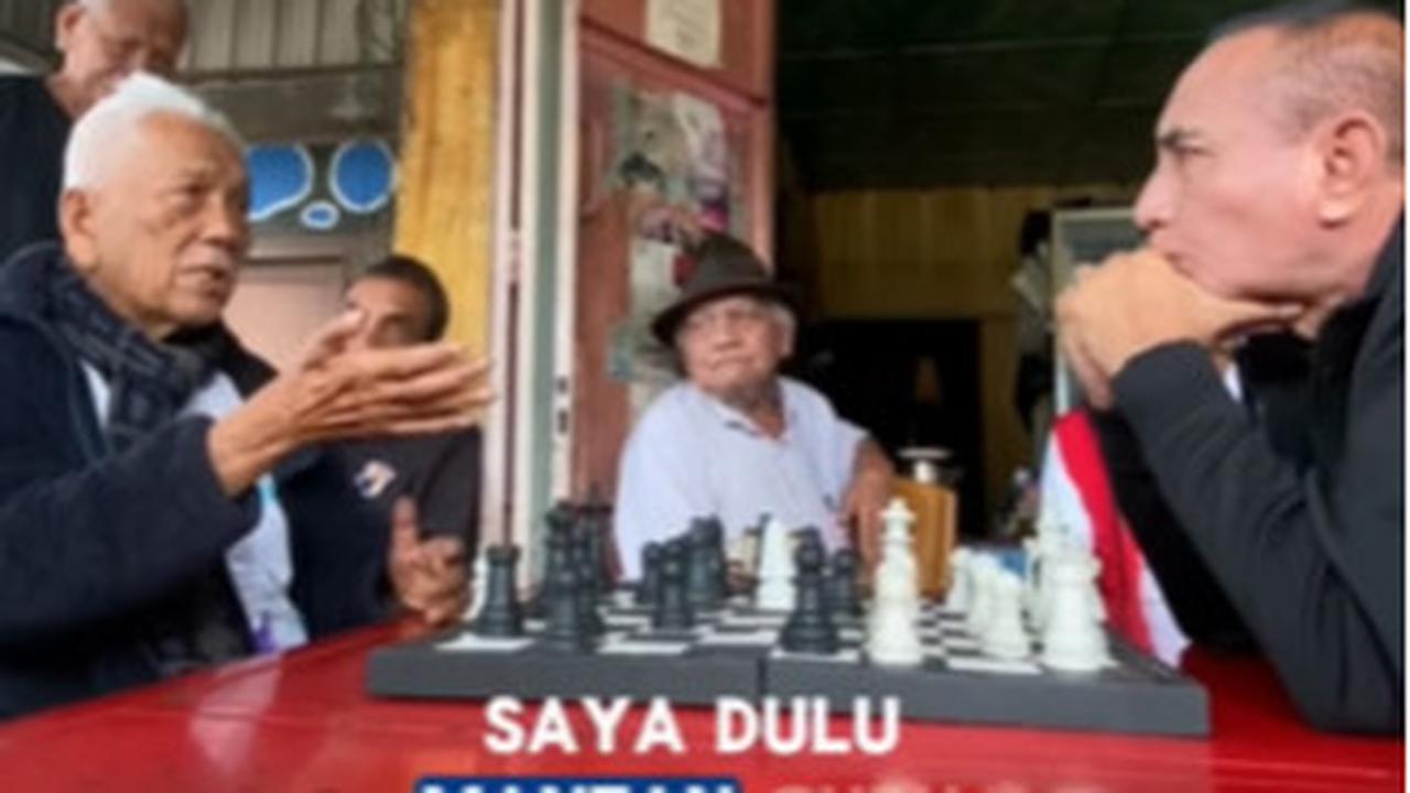 Eks Pangkostrad Bertemu dengan Guru SMA yang Kini Lansia, Salut M