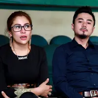 Cinta Penelope dan Dony Hermawan tidak bisa lagi mempertahankan biduk rumah tangga mereka. (Wibarsana/Bintang.com)