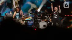Penampilan grup band asal Amerika Suicide Silence saat tampil pada Festival musik hammersonic 2024 di Pantai Carnaval Ancol, Jakarta, Minggu (5/5/2024). (Liputan6.com/Herman Zakharia)