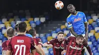 Kalidou Koulibaly - Bek tangguh yang baru saja membawa Senegal menjuarai Piala Afrika ini bisa menjadi batu sandungan bagi para penyerang Barcelona. Koulibaly merupakan salah satu benteng kukuh di dunia saat ini. (AFP/Tiziana Fabi)