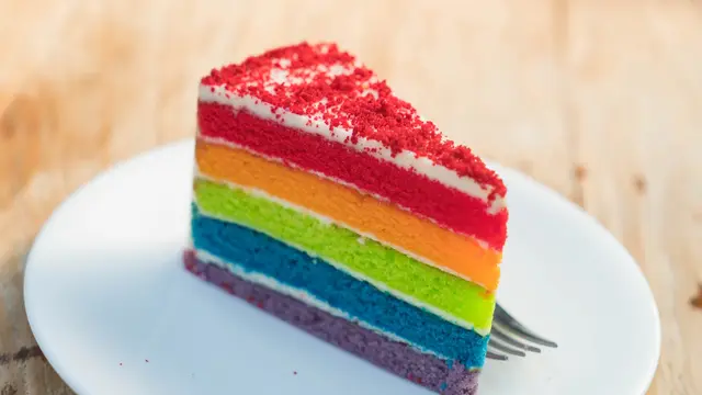 6 Cara Membuat Rainbow Cake yang Lembut, Bisa Dikukus hingga Dipanggang