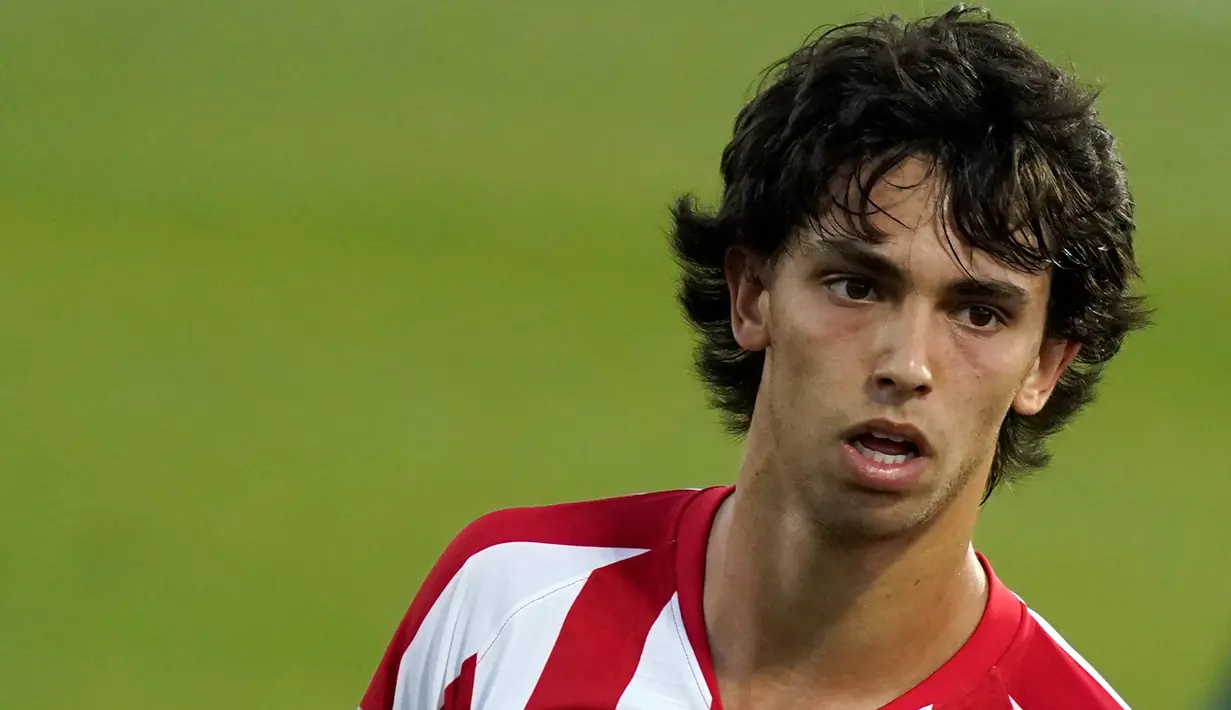 Pemain Atletico Madrid, Joao Felix, saat melawan Levante pada laga La Liga di Stadion Camilo Cano, Selasa (23/6/2020). Atletico Madrid menang 1-0 atas Levante. (AFP/Jose Jordan)