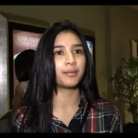 Mikha Tambayong menjadikan kuliah sebagai prioritas utama hidupnya.