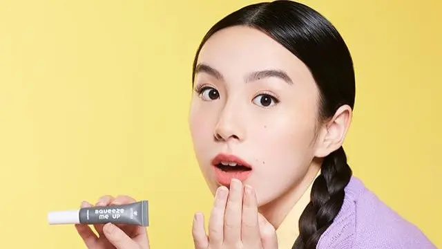 Complexion Ringan hingga Blush Lembut Jadi Ciri Khasnya