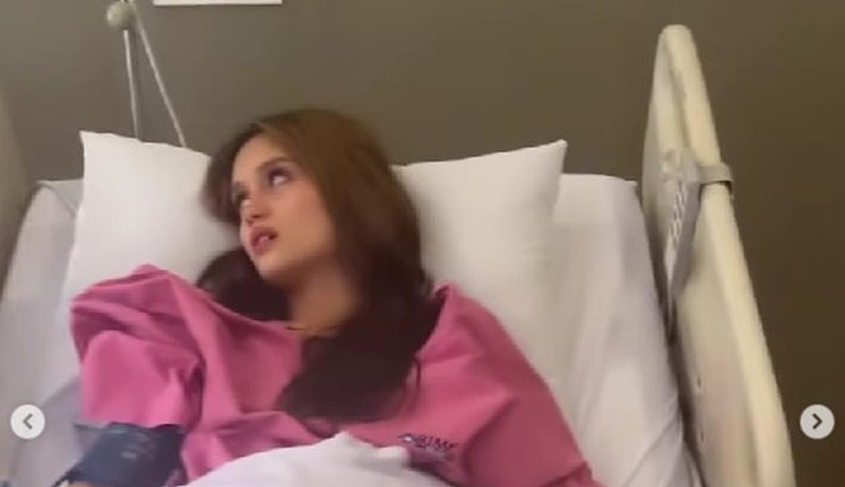 Tak sedikit netizen yang membanjiri kolom komentar Instagram Cinta Laura. Mereka ramai menuliskan doa dan berharap agar Cinta lekas sembuh. (instagram.com/claurakiehl)