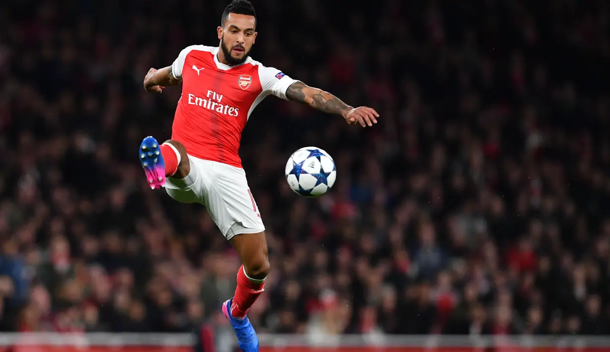 Theo Walcott akhirnya memilih berpisah dengan Arsenal setelah 12 tahun bermain untuk klub London Utara tersebut. Walcott dipinang Everton dengan mahar sebesar 20 juta pound sterling. (AFP/Ben Stansall)