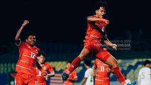 Selebrasi bek Timnas Indonesia U-17, Putu Ekayana usai membobol gawang Timnas Timor Leste U-17 dalam laga Grup A Piala AFF U-17 2026 di Stadion Gelora Joko Samudro, Gresik, Jawa Timur, Senin (13/4/2026). (Dok. AFF)