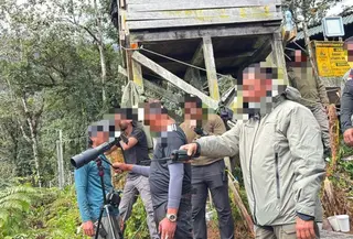 Personel gabungan Operasi Damai Cartenz 2026 dan Satgas Amole 2026 melakukan penindakan terhadap seorang pria berinisial GW yang masuk dalam daftar pencarian orang (DPO). GW diduga terlibat dalam sejumlah kasus penembakan di Distrik Tembagapura, Kabupaten Mimika, Papua Tengah. (Foto: Antara)