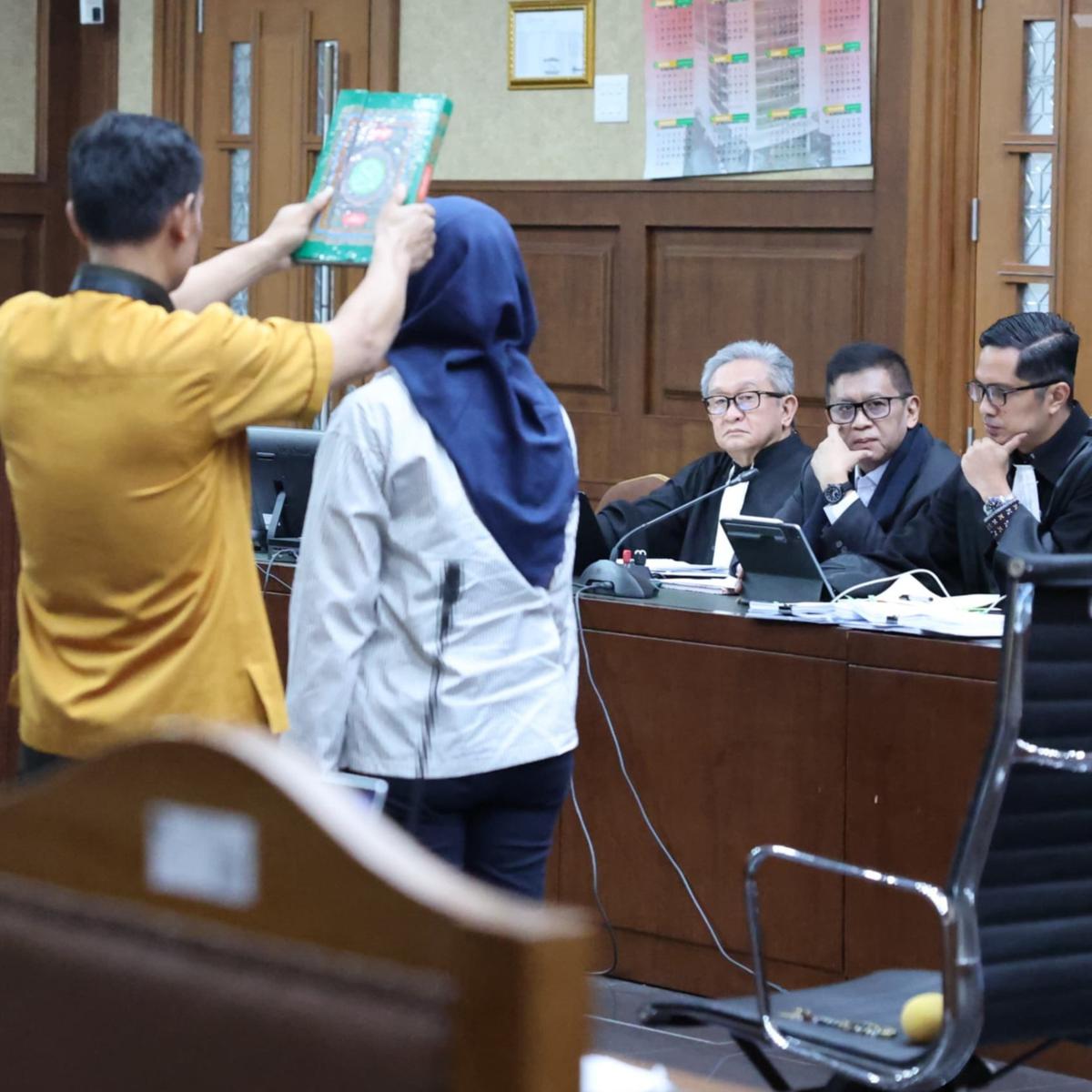 Politikus PDI Perjuangan (PDIP) Riezky Aprilia hari ini menjadi saksi dalam persidangan Sekretaris Jenderal DPP PDIP Hasto Kristiyanto