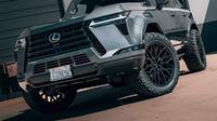 Lexus GX 550 hasil modifikasi Westcott Designs tampil lebih gagah dengan perpaduan warna abu-abu dan hitam, serta velg besar berukuran 22 inci (Westcott Designs)