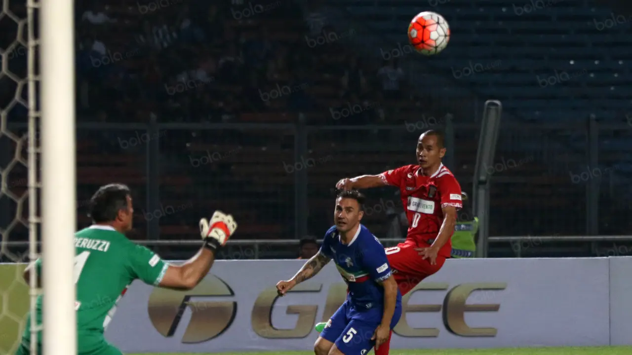 Begini keseruan para legenda Liga Italia merumput di stadion Gelora Bung Karno melawan tim dari Indonesia.