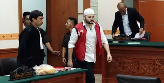 Pemyanyi Ridho Rhoma kembali menjalani sidang lanjutan pada Selasa (8/8/2017). Dalam sidang kali ini, majelis hakim melakukan pemeriksaan para saksi dari Jaksa Penuntut Umum (JPU). (Deki Prayoga/Bintang.com)