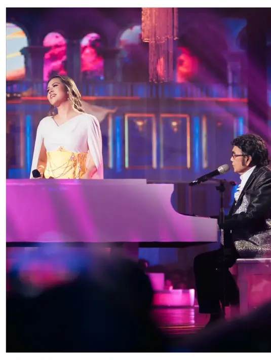 Terbaru, Raisa tampil bak bidadari saat berduet dengan Raja Dangdut, Rhoma Irama [@raisa6690]