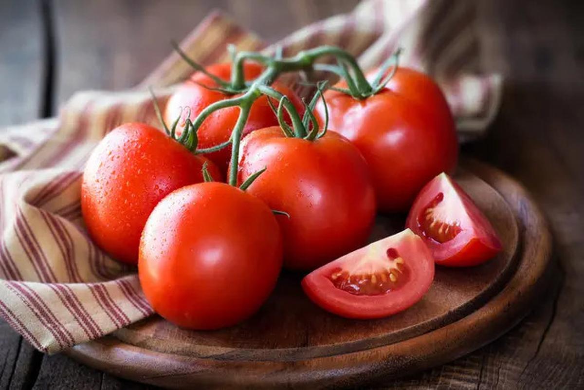 Cara Sederhana Menurunkan Kolesterol secara Alami dengan Sayur Tomat