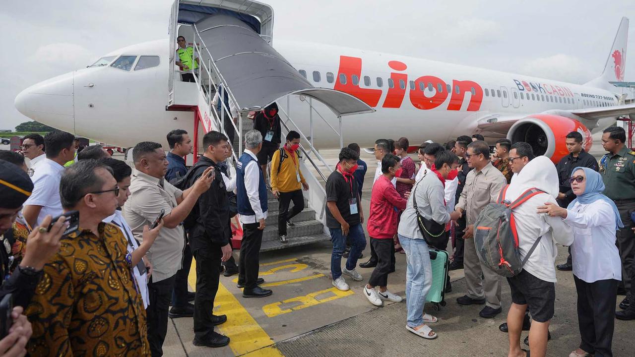 FOTO: 400 WNI Korban TPPO dari Myanmar Tiba di Tanah Air