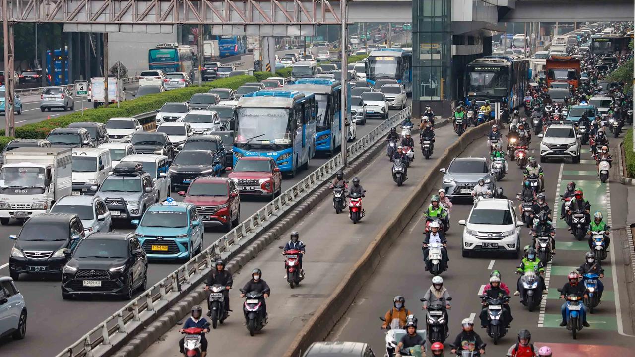 FOTO: Jakarta Kembali Macet di Hari Pertama Kerja dan Sekolah 2026