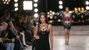 Bella Hadid di Paris Fashion Week 2022. (Foto: AP Photo/Francois Mori)