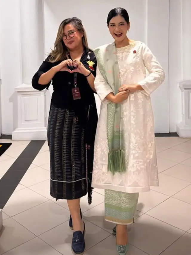 Adu Kebaya Kurung Selvi Ananda dan Kahiyang Ayu di Pelantikan Pengurus Dekranasda, Kenakan Heels yang Serupa