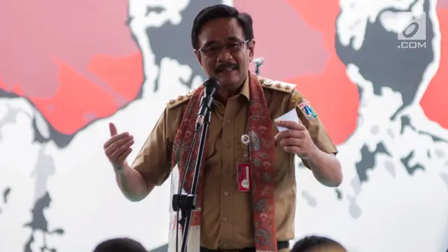 Gubernur DKI Jakarta Djarot Saiful Hidayat menolak menggaji Polisi cepek atau Pak Ogah, menurutnya anggaran Pak Ogah tidak ada di APBD DKI.