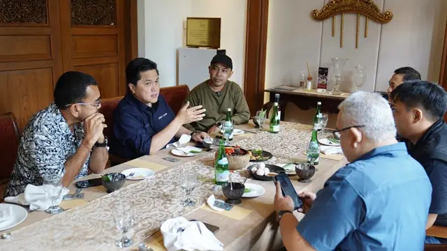Petinggi PSSI termasuk Erick Thohir bertemu dengan suporter membahas polemik pemanggilan pemain ke timnas Indonesia U-23.
